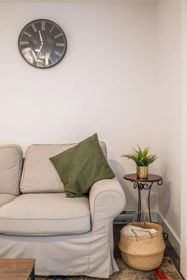 Cozy Fully-Equipped 2 Bedroom Suite Halifax Apartment